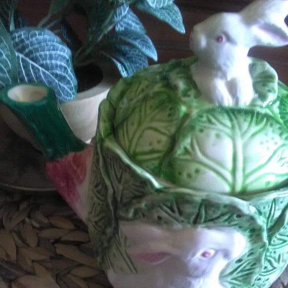 BUNNY LANE Vintage Bunny Teapot - Picture 3 of 16